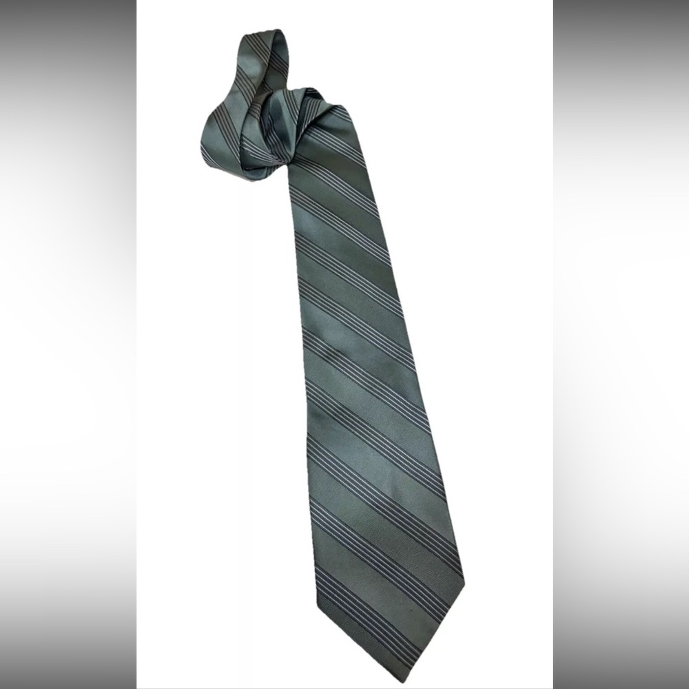 Calvin Klein, Men’s Tie / Blue & Silver Striped / 100% Silk / L-58in & W-3.25in
